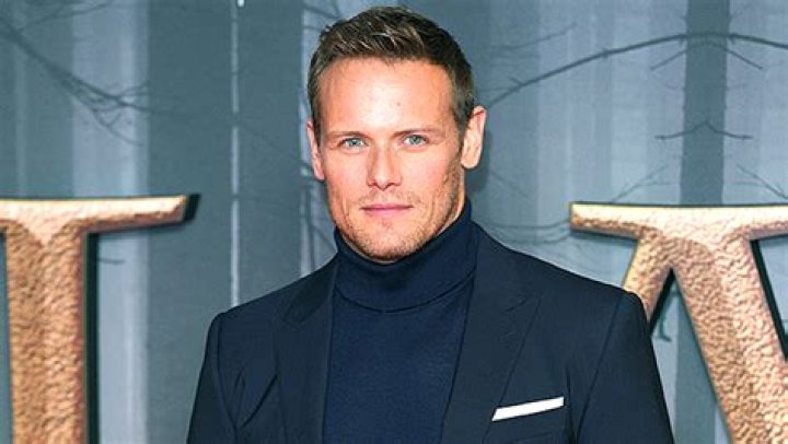 Sam Heughan Seen Kissing Mystery Woman In NYC: Photos – Hollywood Life