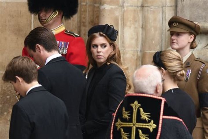 Sarah Ferguson Joins Daughters At Queen Elizabeth II’s Funeral – Hollywood Life