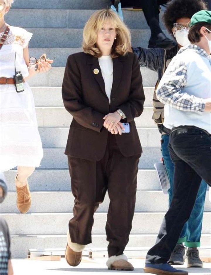 Sarah Paulson Is Linda Tripp’s Lookalike In ‘American Crime Story’ Pic – Hollywood Life
