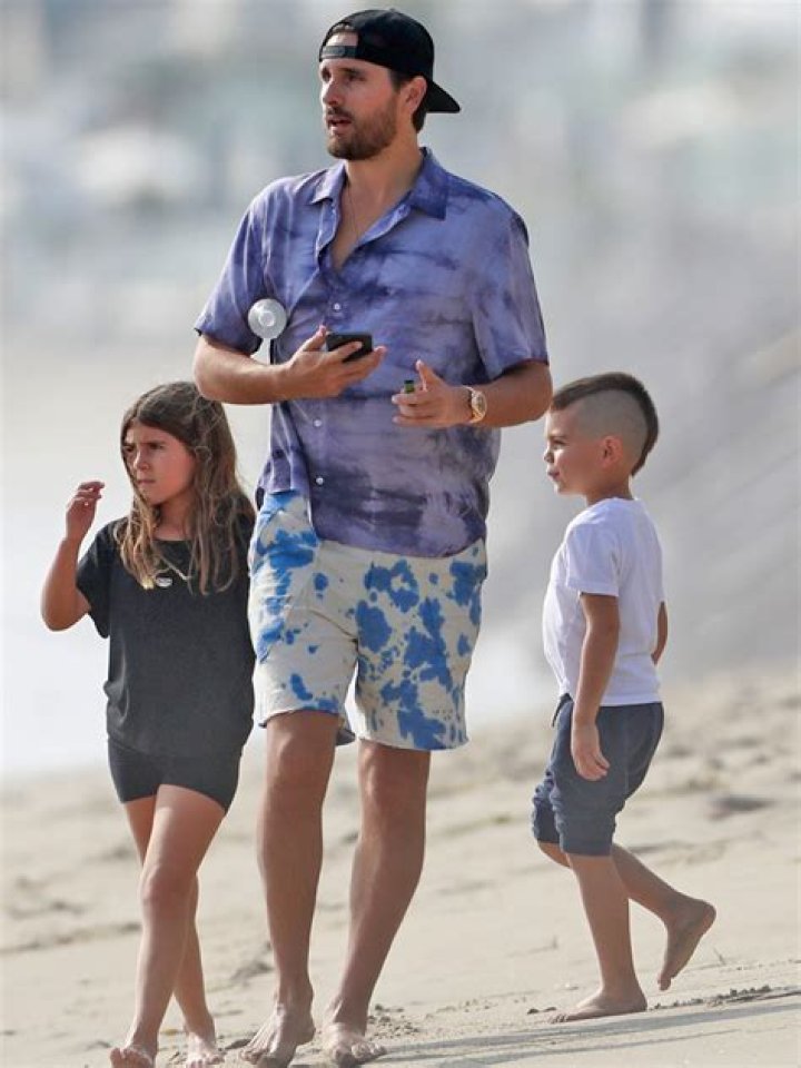 Scott Disick Celebrates Passover With His Kids Ahead Of Kourtney & Travis’ Wedding Special: Photo