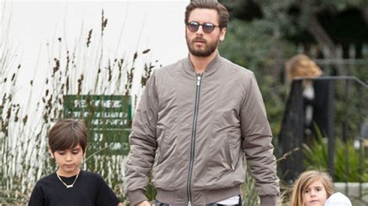 Scott Disick Bonds With His 3 Kids & Throws Them A Fun Pool Party After Rehab — Sweet Pics