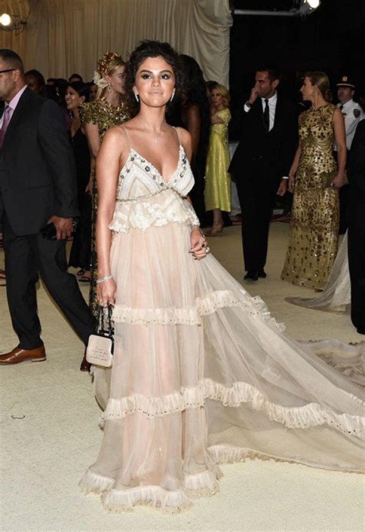 Selena Gomez’s Met Gala Dress 2018 — PICS