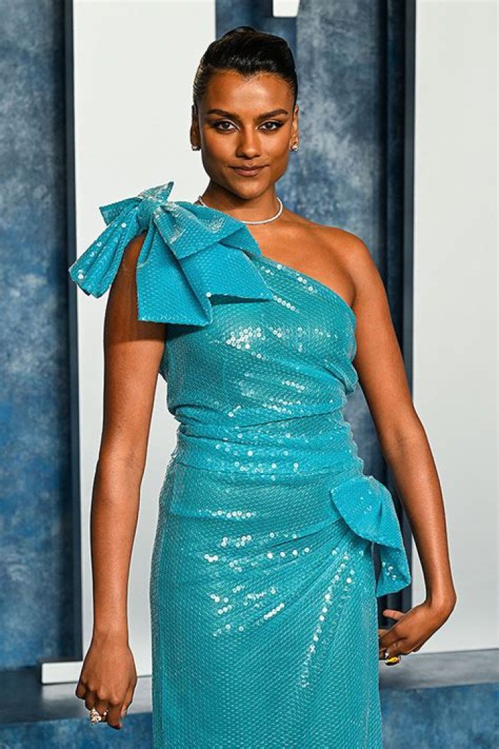 Simone Ashley Confirms Tino Klein Romance With New Kissing Photo – Hollywood Life