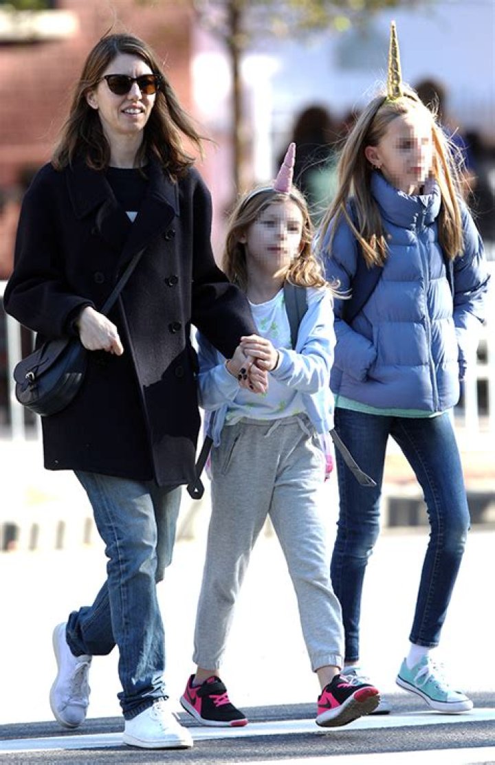 All About Her Two Daughters Romy & Cosima – Hollywood Life