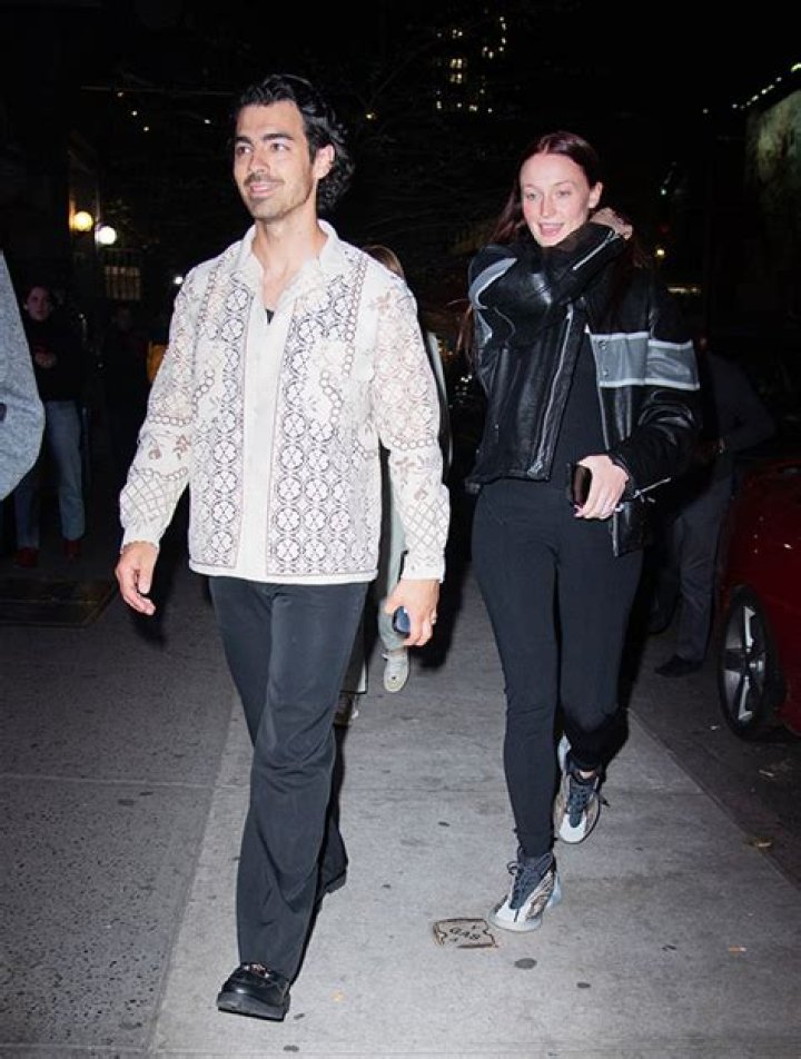 Sophie Turner Goes Makeup-Free In Bodysuit For Dinner With Joe Jonas – Hollywood Life