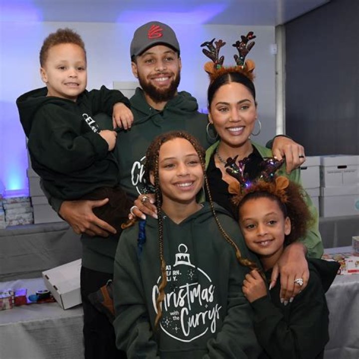 Steph & Ayesha Curry’s Adorable Kids Ryan, Riley, & Canon Cuddle Close In Sweet New Instagram Snap