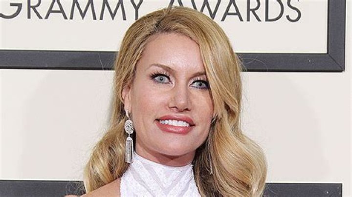 Supermodel Susan Holmes McKagan Talks About Her Book ‘The Velvet Rose’ – Hollywood Life