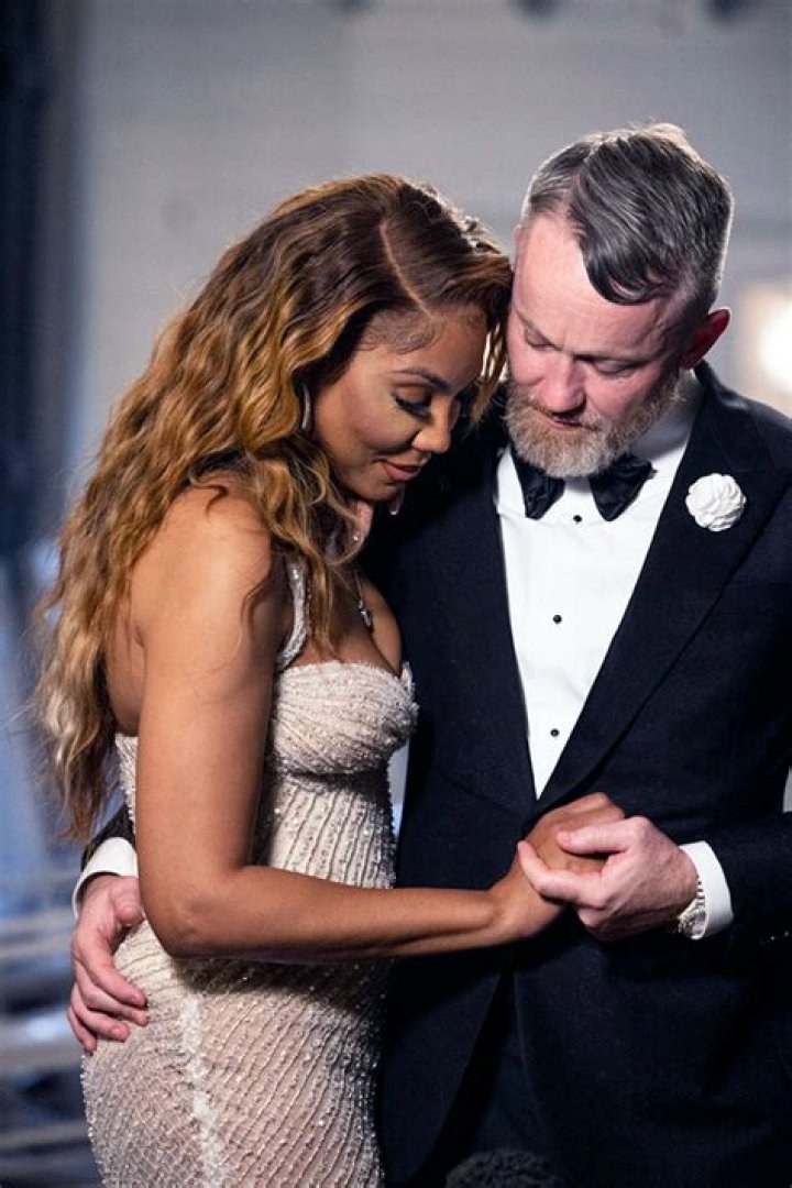 Tamar Braxton Gets Engaged To JR Robinson In ‘Queen’s Court’ Finale – Hollywood Life