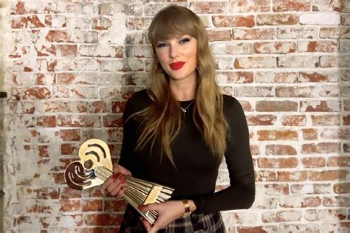Replicate Taylor Swift’s Signature Red Lip for Date Night on Valentine’s Day