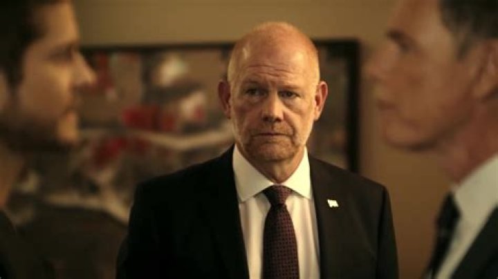 Conrad’s Dad Offers Him A Job — Episode 6 Recap – Hollywood Life