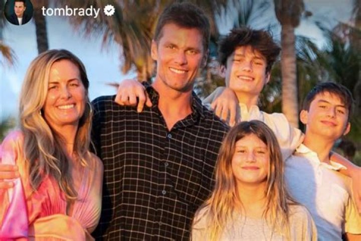 Tom Brady Removes Family Photo From His Twitter Profile – Hollywood Life