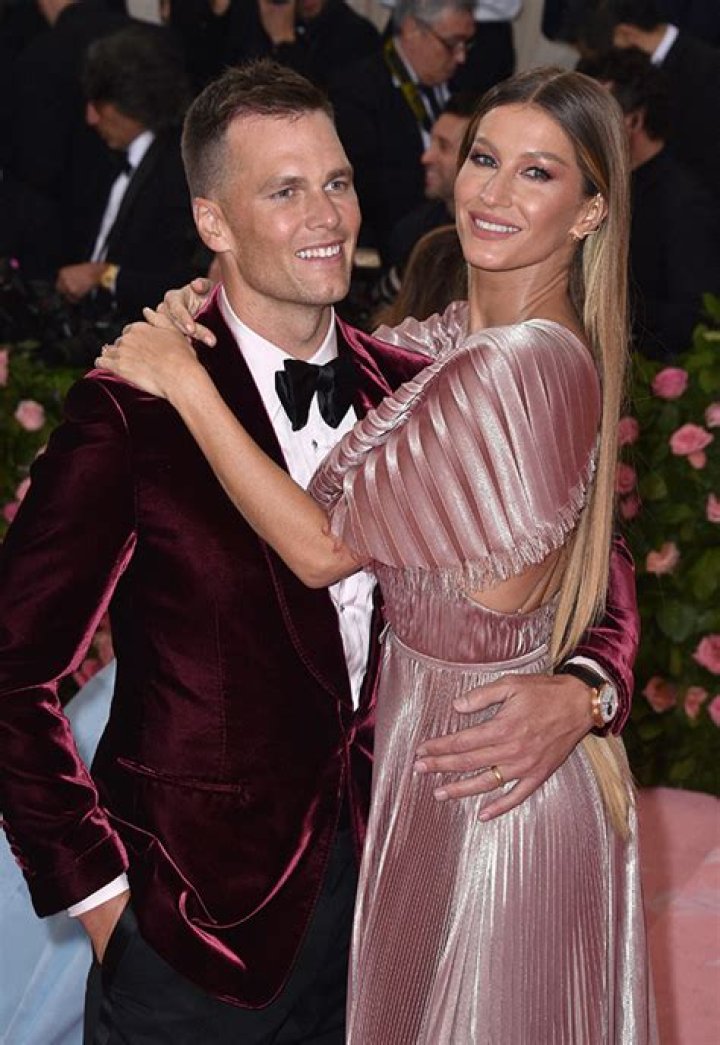 Tom Brady Goes Shirtless While Snorkeling With His Three Kids on Trip – Hollywood Life