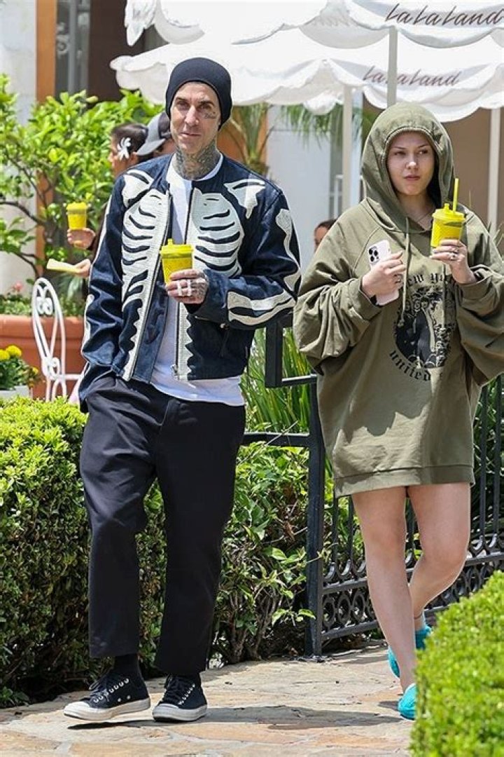 Travis Barker & Daughter Alabama Get Matcha In Calabasas: Photos – Hollywood Life