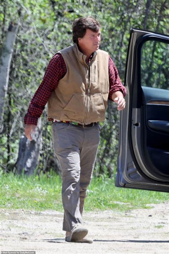 Photos Of The Fox News Host – Hollywood Life