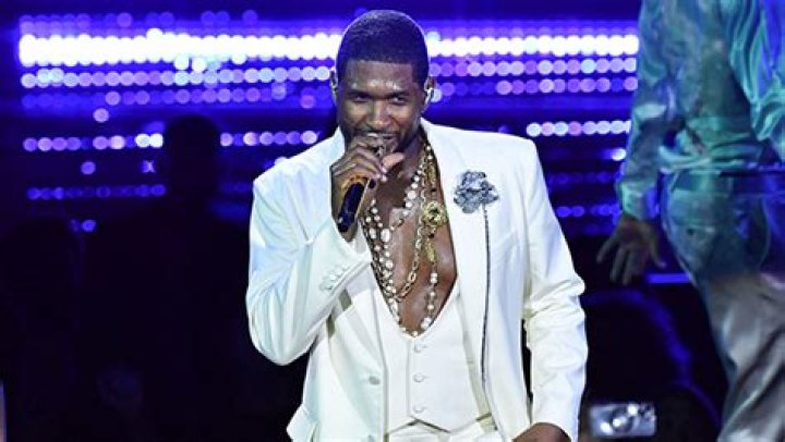 Usher Halts Serenading Gabrielle Union Upon Seeing Dwayne Wade – Hollywood Life