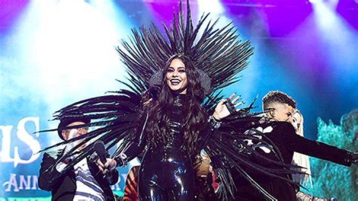 Vanessa Hudgen’s Safari Bodysuit Halloween Costume 2021 — See Photo – Hollywood Life