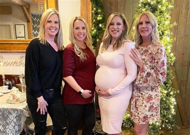 Vicki Gunvalson’s Daughter Reveals Baby Bump During ‘Keto Pregnancy’ – Hollywood Life