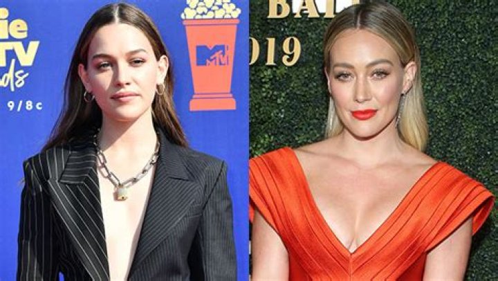 ‘Gossip Girl’ Fans Compare ‘You’ Star Victoria Pedretti To Hilary Duff – Hollywood Life