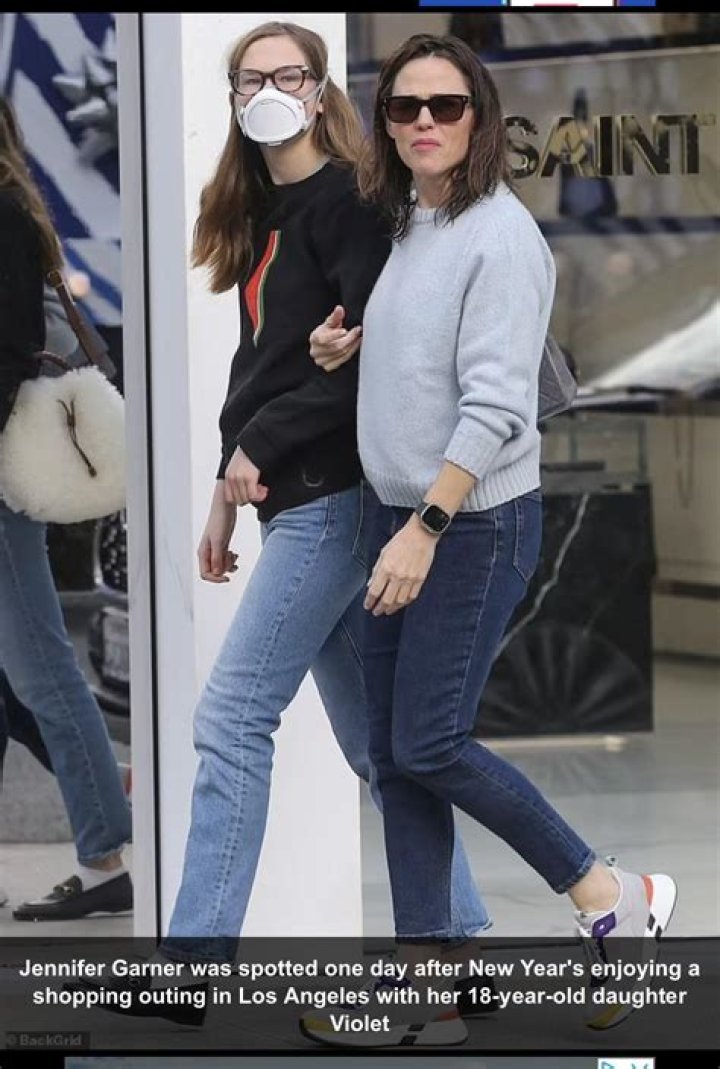 Ben Affleck’s Daughter Violet, 16, Looks Just Like Mom Jennifer Garner On Shopping Date With Dad