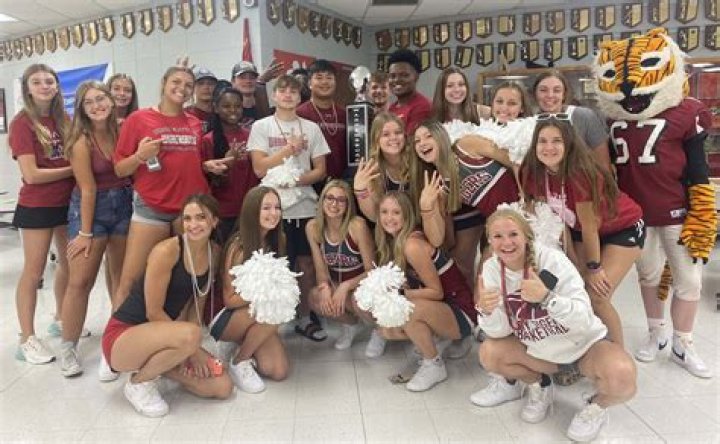 White Students Hold ‘Trump’ Sign & Turn Their Backs On Black Basketball Team — Watch
