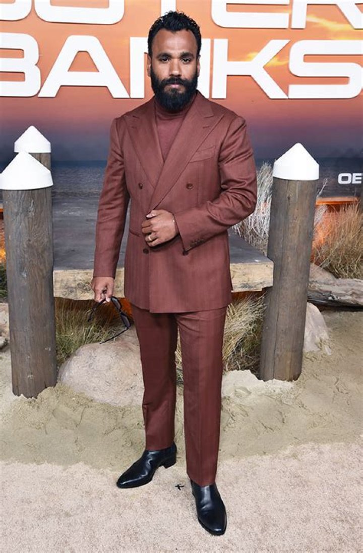 Who Is Andy McQueen? 5 Things On The ‘Outer Banks’ Season 3 Star – Hollywood Life