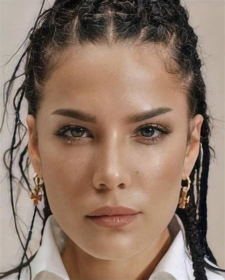 Who Is Halsey? 5 Things About The Singer At ‘The Voice’ Finale – Hollywood Life