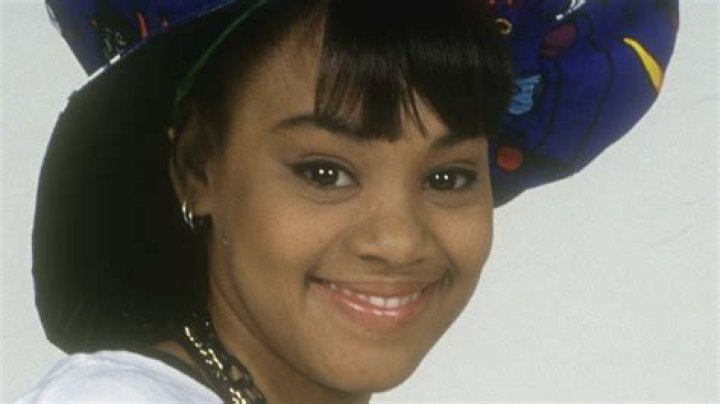 Who Is Lisa ‘Left Eye’ Lopes? 5 Things About The TLC Member Who Died – Hollywood Life