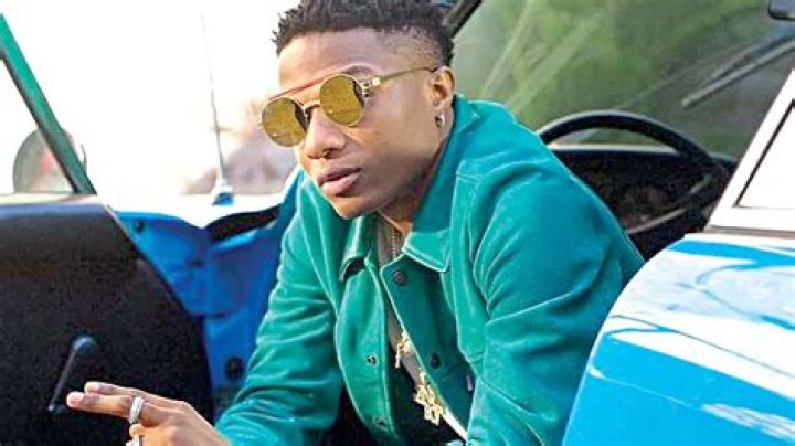 Who Is Wizkid? 5 Things On Nigerian Singer Performing At 2022 AMAs – Hollywood Life