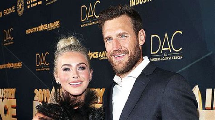 Why Julianne Hough & Brooks Laich In Quarantine Separately Amid Split Rumors – Hollywood Life
